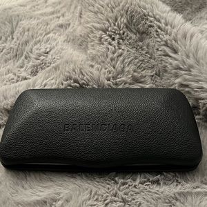 DYNASTY RECTANGLE SUNGLASSES IN BLACK